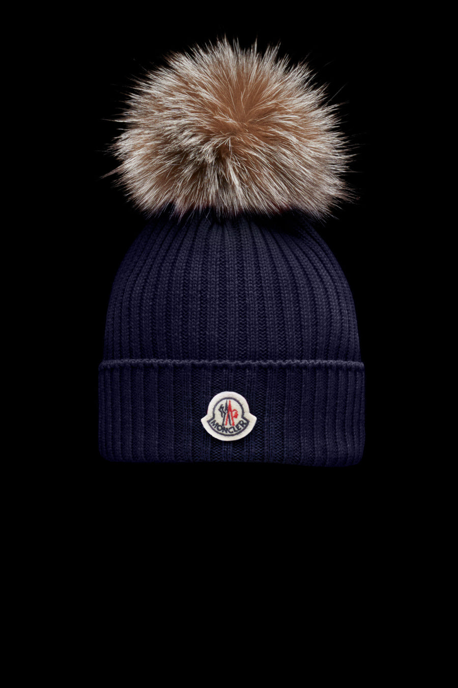 beanie w/pom pom