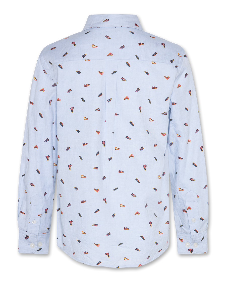 axel sneakers shirt
